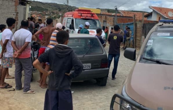 Dois homens são espancados com blocos de cimento e ficam em estado grave na Bahia