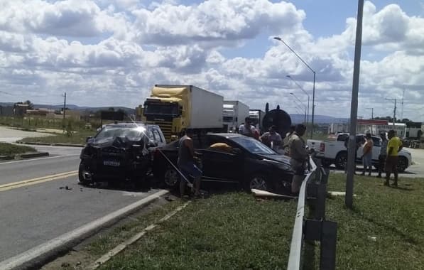 Colisão entre dois veículos deixa feridos na BR-116, em Jaguaquara