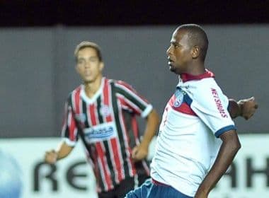 Ex-Bahia, Fabinho ironiza situação do clube e cobra salários: &#039;Duro sair com um frango&#039;