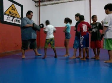 Academia de artes marciais de Lauro de Freitas desenvolve trabalho social