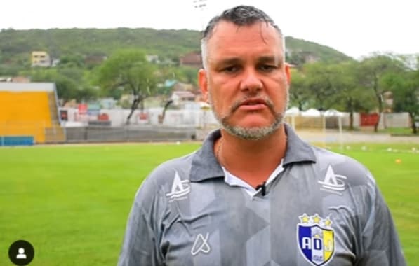 Técnico do Jequié projeta jogo contra o Bahia e comemora apoio da torcida: "Jogamos por 200 mil pessoas"