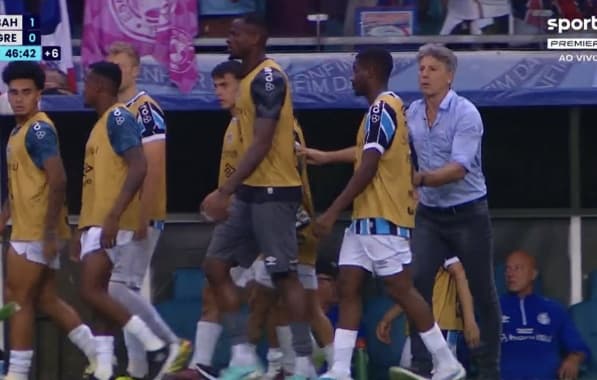 VÍDEO: Renato Gaúcho deixa o campo com o banco de reservas antes do apito final contra o Bahia