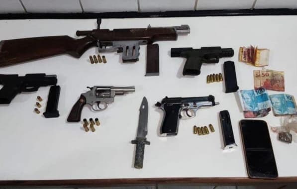 Polícia apreende rifle, pistolas e revólver com traficantes no Sudoeste baiano