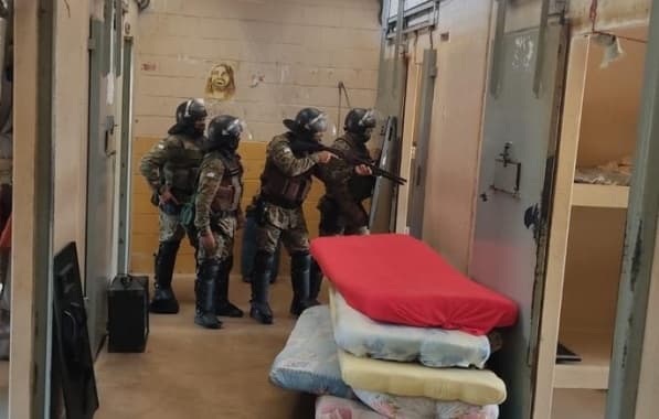 Polícia apreende 1.200 porções de drogas e 23 celulares no Conjunto Penal de Paulo Afonso