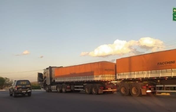 Caminhões são apreendidos transportando 100 toneladas de excesso de peso em Paulo Afonso 