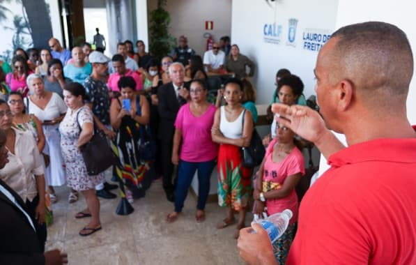 Professores municipais de Lauro de Freitas protestam para início das aulas no município 