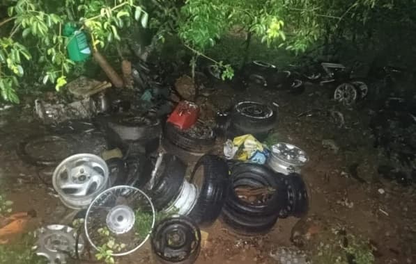 Em Aracatu, PM localiza desmanche de motocicletas e prende 5 pessoas