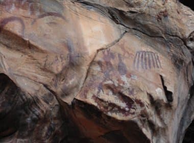 Pinturas rupestres em sítio arqueológico de São Desidério são riscadas por visitantes