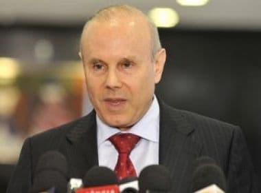 Ministro promete estudar alternativas contra fechamento de fábricas da Azaleia