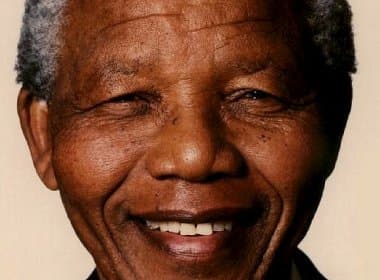 Nelson Mandela deixa hospital na África do Sul