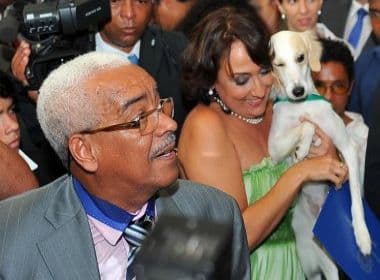 Vereadora justifica cão na Câmara e ameniza "desconforto" de colega: "Mangueira gosta de bicho"