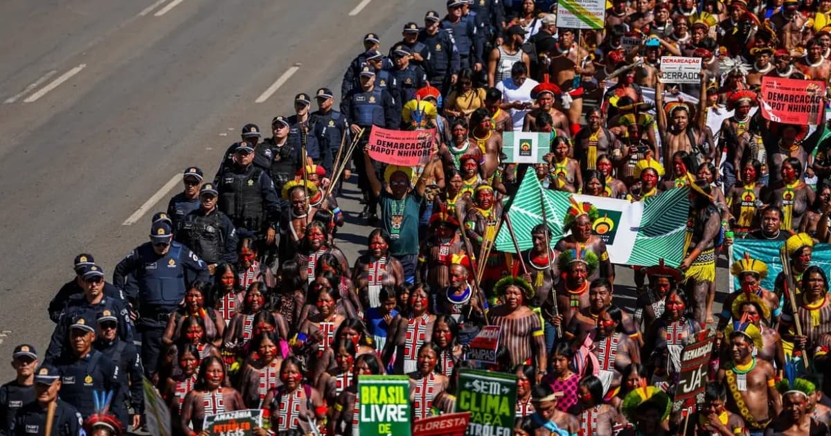 Indígenas em Brasília divulgam reivindicações aos Três Poderes