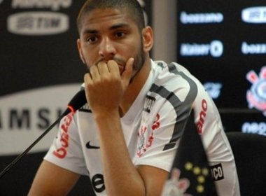 Ex-Vitória, Wallace deixa o Corinthians e assina com o Flamengo