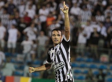Empres�rio: 'Seria �timo Roger vestir a camisa do Vit�ria'