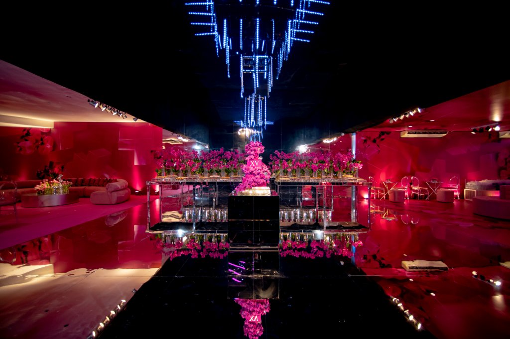 Sophia completa 15 anos com festa em Aracaju