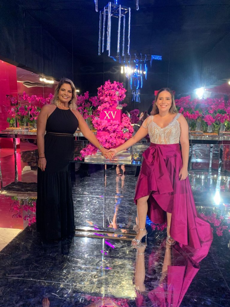 Sophia completa 15 anos com festa em Aracaju