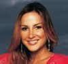 Claudia Leitte compra CD de Roberto Carlos nos EUA