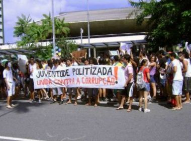 Salvador: Jovens participam de ato contra a corrupção