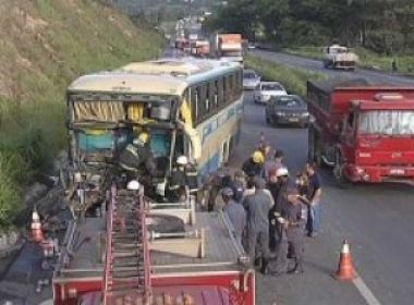 Ônibus que saiu de Ibipitanga se envolve em acidente grave