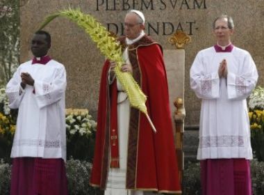 Papa Francisco celebra missa de Ramos e cita visita ao Brasil em julho