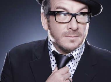 Elvis Costello aconselha fãs a não comprarem seu novo trabalho: é muito caro