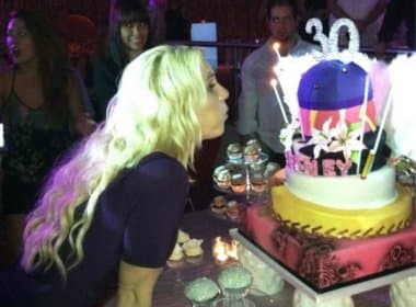 Britney Spears comemora aniversário com atraso