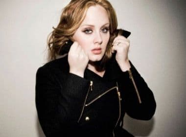 Adele retorna aos palcos com apresentação no Grammy 2012