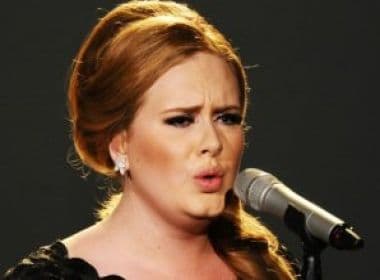 Adele tem o oitavo disco mais vendido do Reino Unido e supera recorde de Michael Jackson