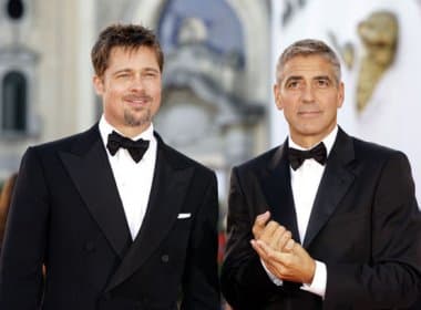 Brad Pitt e George Clooney fazem peça em favor do casamento gay
