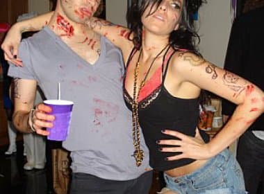 Sangue de Amy Winehouse serve de tinta para quadro que vai a leilão