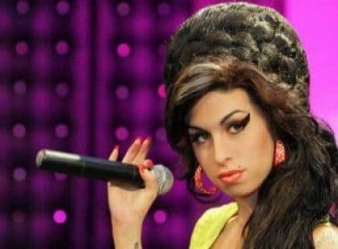 Peça sobre a vida de Amy Winehouse é barrada pelo pai da cantora