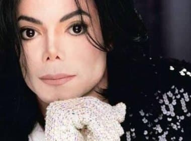Luva de cristais Swarovski de Michal Jackson é arrematada por US$ 200 mil