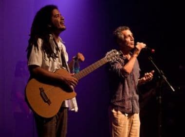 Com participação de Galvão, Pirigulino Babilake canta Novos Baianos em show dobrado