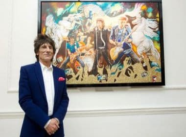 Ronnie Wood, guitarrista dos Rolling Stones, expõe pinturas em Londres
