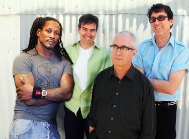 Banda Dead Kennedys diz que TAM perdeu cases de instrumentos em voo de SP ao Recife