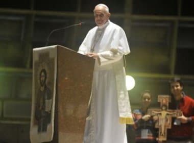 Em livro, papa Francisco rebate acusação sobre proximidade com ditadura