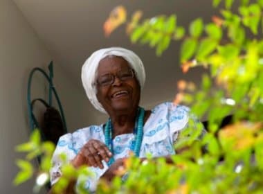 Mãe Stella de Oxóssi é destaque da programação desta terça na Bienal do Livro da Bahia