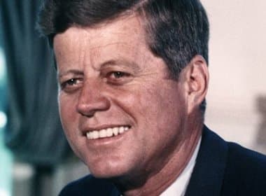 Leilão arrecada quase US$ 500 mil com objetos de J.F. Kennedy
