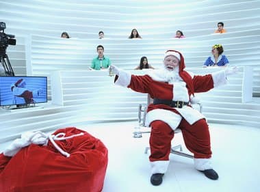 Papai Noel é entrevistado por crianças no programa Roda Viva