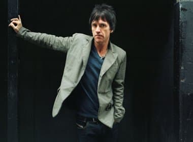 Guitarrista Johnny Marr está mantido no Lollapalooza após fratura na mão