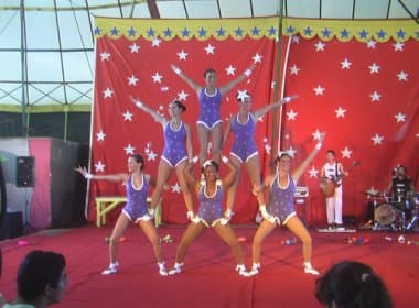 Circo Picolino apresenta espetáculo para escolas
