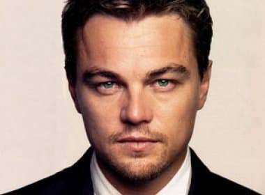 Leonardo DiCaprio chega ao Brasil com amigos e se hospeda com amigos em iate de sheik