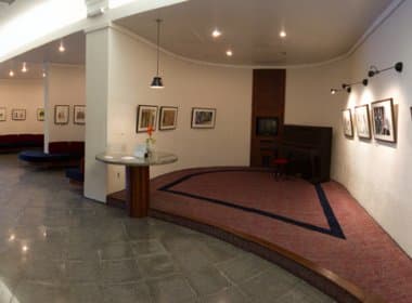 Foyer do Senac Pelourinho recebe exposição &quot;Marise Fernandes 70 anos&quot;
