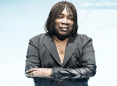 Cantor Milton Nascimento abandona palco por conta de mal-estar