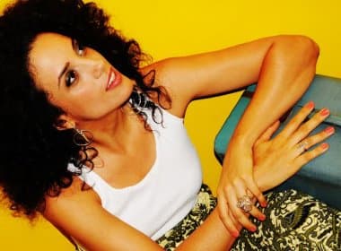 Cantora Juliana Leite, vocalista do ‘Bailinho de Quinta’, lança projeto solo
