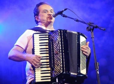 Flávio José se apresenta nesta sexta em Vilas do Atlântico