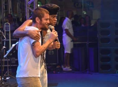 Saulo e Carlinhos Brown fazem parceria com ‘Raiz de Todo Bem’ na Praça Cayru