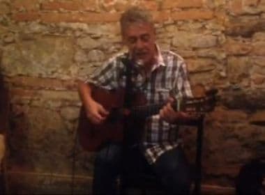 Chico Buarque pede a cantor de bar no Rio de Janeiro: &#039;Posso cantar um pouquinho?&#039;