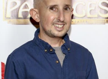 Ator de American Horror Story, Ben Woolf morre ao ser atingido por retrovisor de SUV