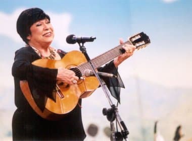 Morre aos 90 anos a cantora Inezita Barroso